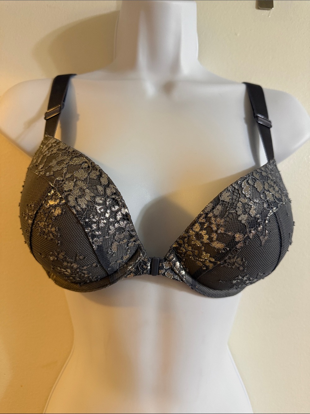 NWOT Grey Victoria’s Secret Front-Closure Lace Very Sexy Push-Up Bra Size 34B
